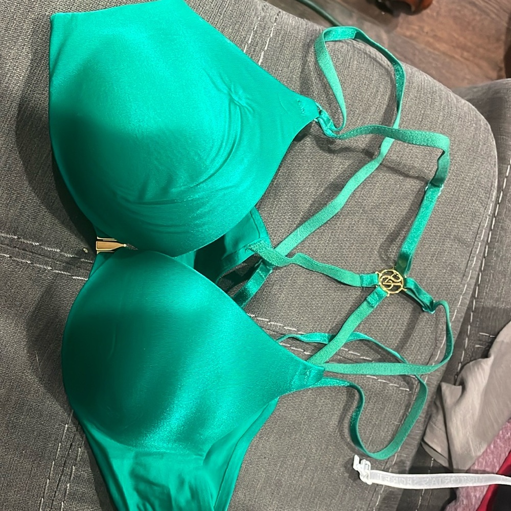 Victoria Secret So Obsessed 32B NWOT